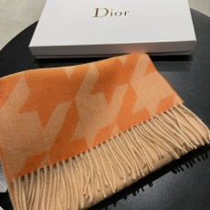 CHRISTIAN DIOR